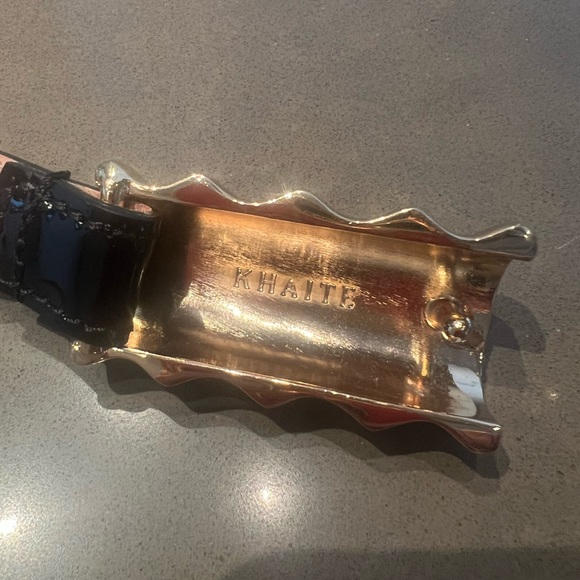 KHAITE Julius Black and Gold Leather Belt - Picture 6 of 8